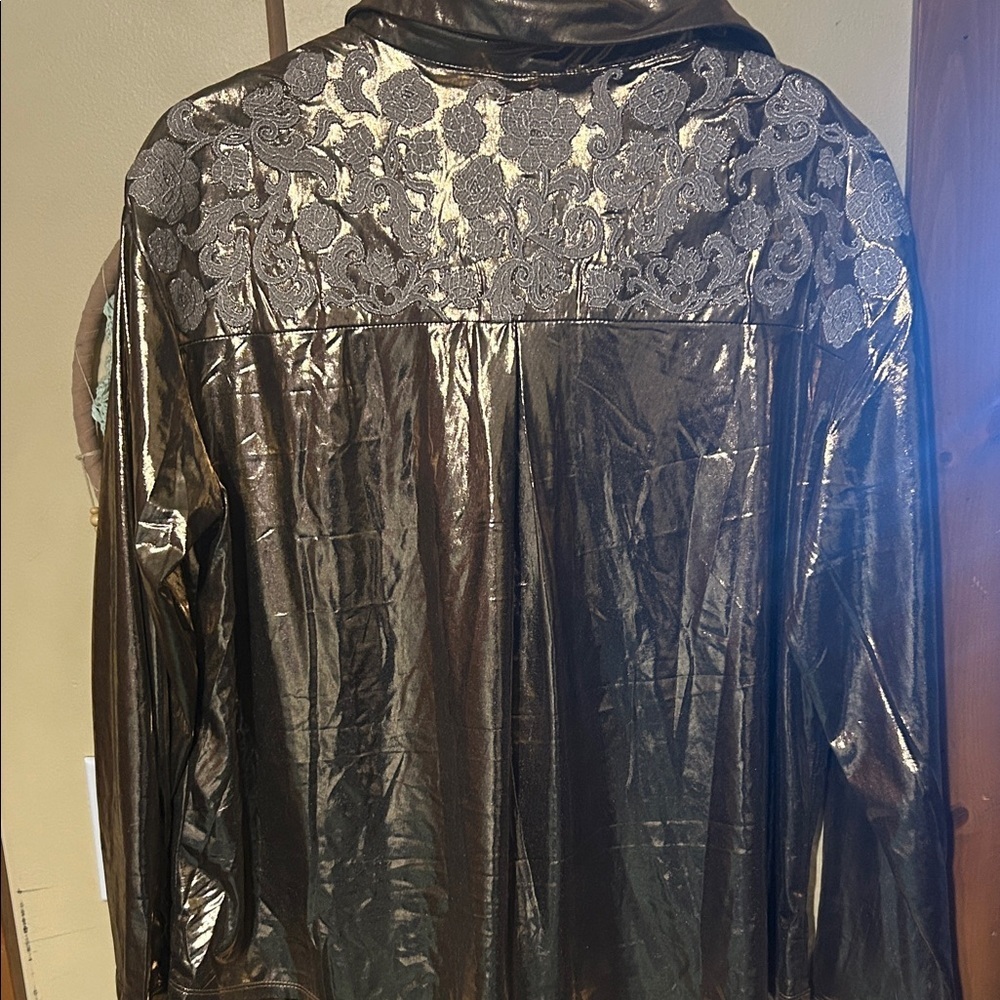 Savanna Jane Metallic Gold Button Down Shirt - Picture 6 of 7